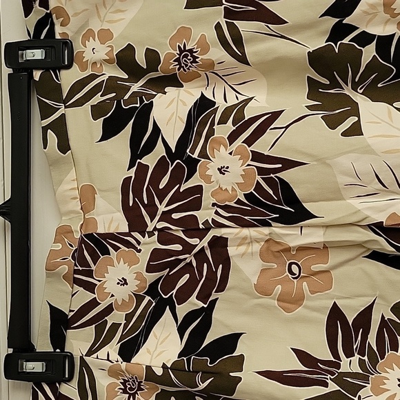 Briggs Women's Floral Cropped Pants - Picture 4 of 13